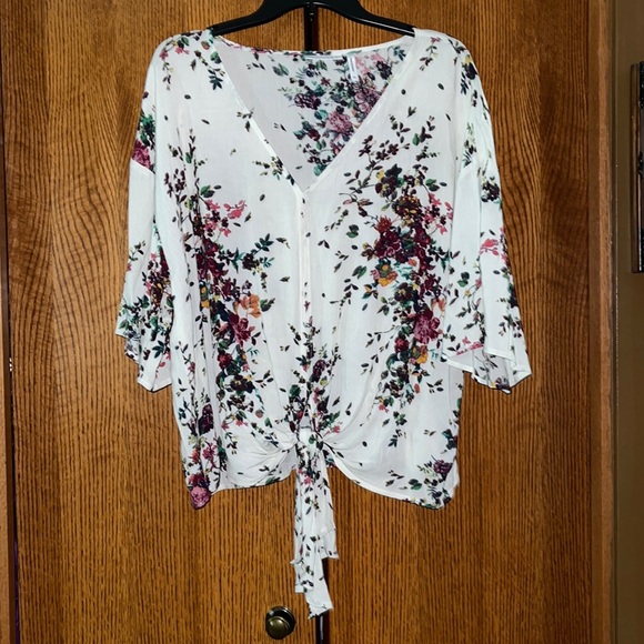 LUQ Blouse from Stitch Fix Size XL Floral Print Tie Front - Picture 1 of 5